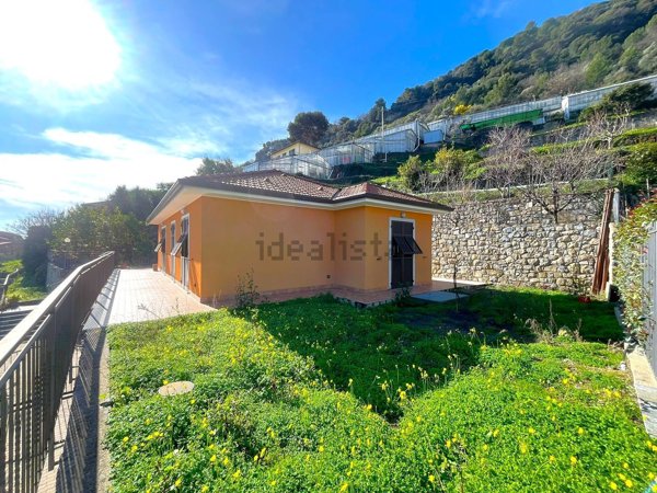 casa indipendente in vendita a Camporosso