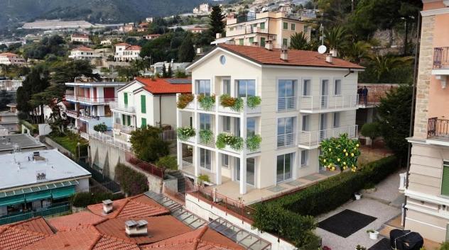 locale commerciale in vendita a Camporosso