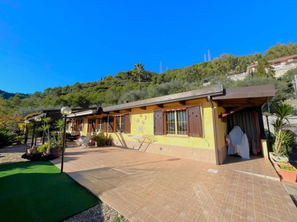 casa indipendente in vendita a Camporosso in zona Ciaixe