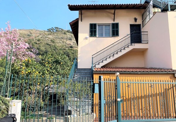 casa semindipendente in vendita a Camporosso