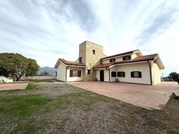 casa indipendente in vendita a Camporosso