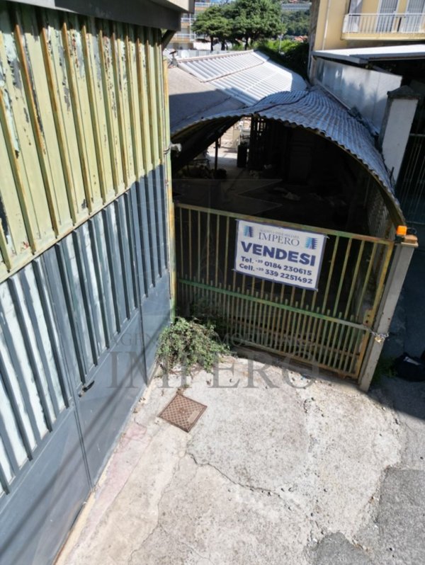 locale commerciale in vendita a Camporosso