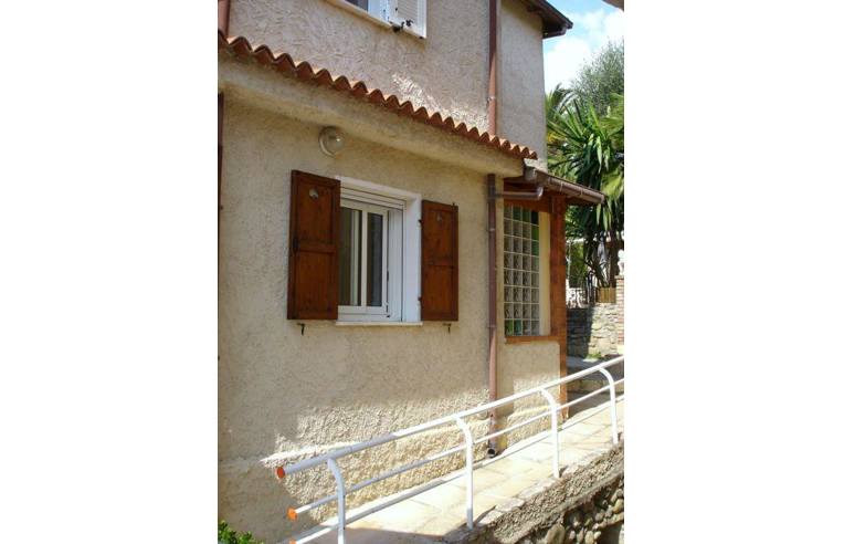 casa indipendente in vendita a Camporosso