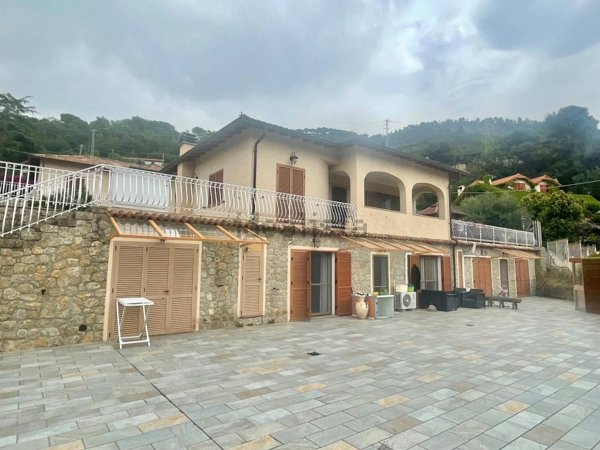 casa indipendente in vendita a Camporosso
