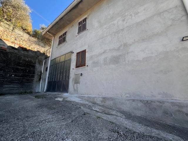 locale commerciale in vendita a Camporosso