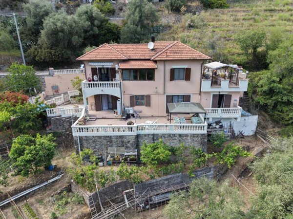 casa indipendente in vendita a Camporosso
