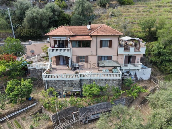 casa indipendente in vendita a Camporosso