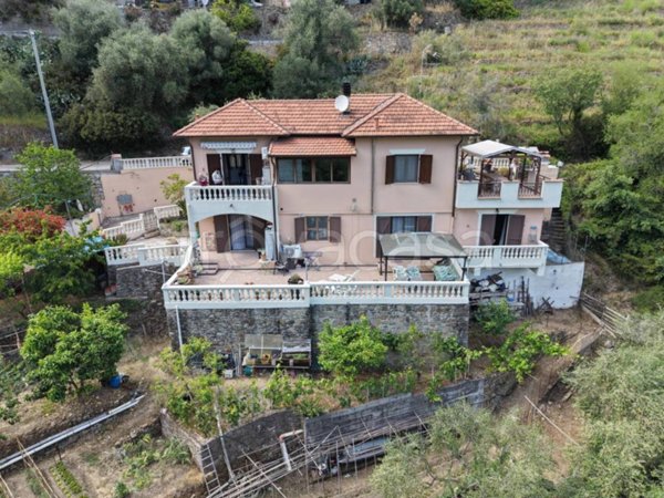 casa indipendente in vendita a Camporosso in zona Ciaixe