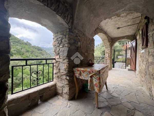 casa indipendente in vendita a Camporosso in zona Trinità