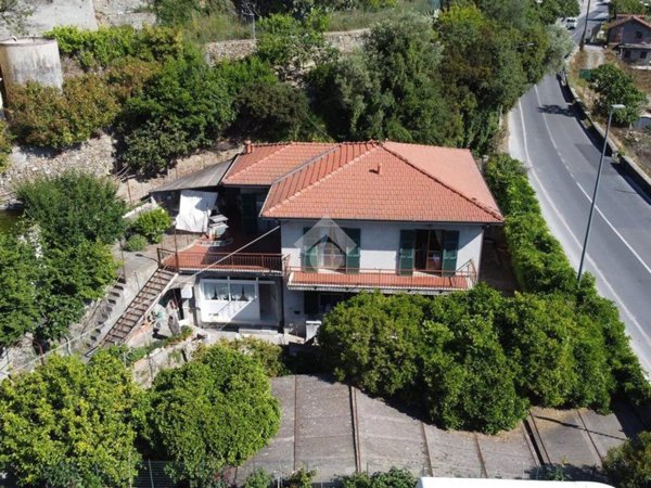 casa indipendente in vendita a Camporosso
