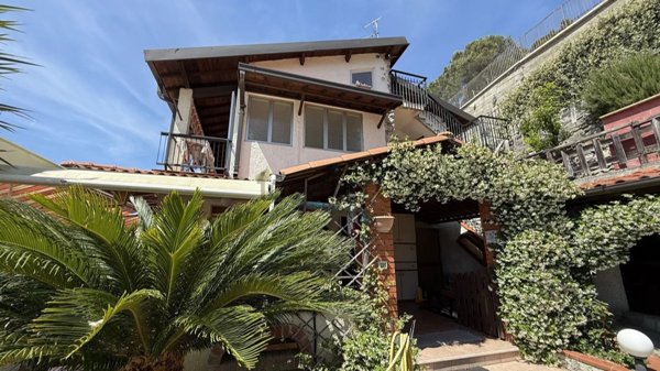 casa indipendente in vendita a Camporosso