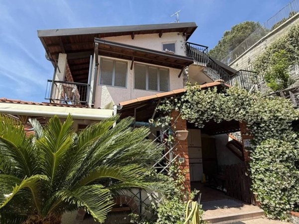 casa indipendente in vendita a Camporosso