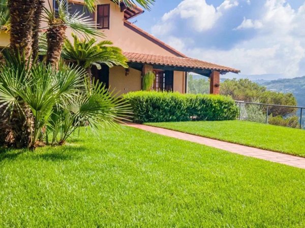 casa indipendente in vendita a Camporosso