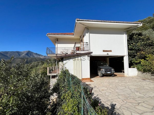 casa indipendente in vendita a Camporosso in zona Ciaixe