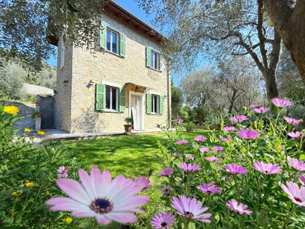 casa indipendente in vendita a Camporosso