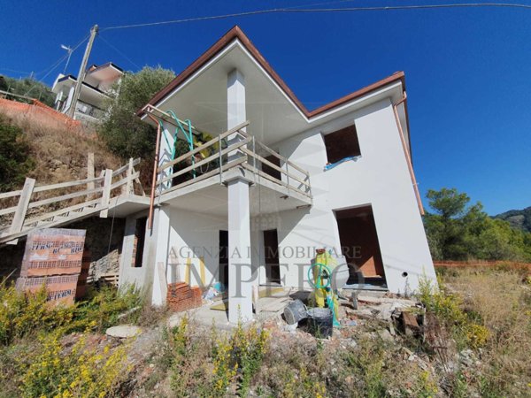 casa indipendente in vendita a Camporosso