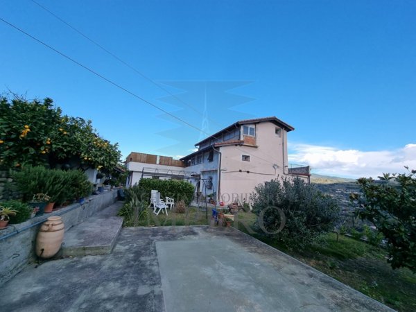 casa indipendente in vendita a Camporosso