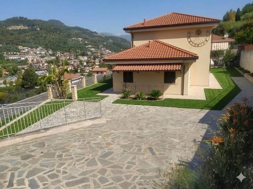 casa indipendente in vendita a Camporosso