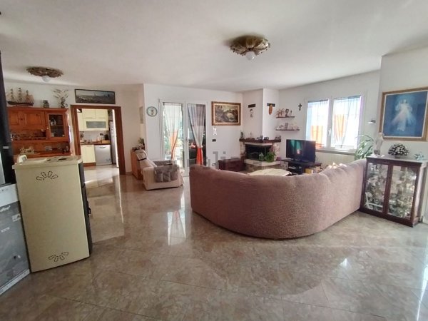 casa indipendente in vendita a Camporosso
