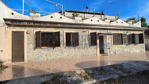 casa indipendente in vendita a Camporosso in zona Ciaixe