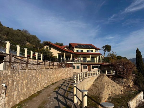 casa indipendente in vendita a Camporosso