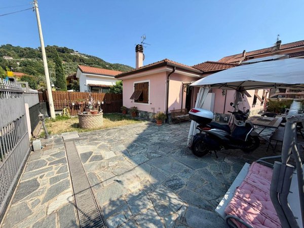 casa indipendente in vendita a Camporosso