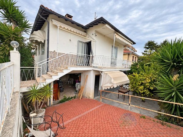 casa indipendente in vendita a Camporosso