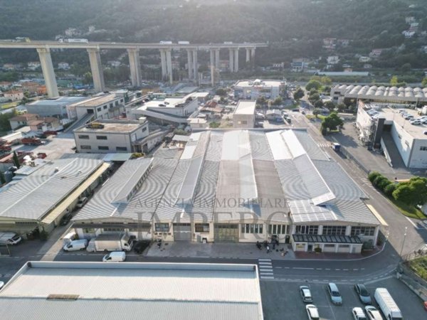 locale commerciale in vendita a Camporosso