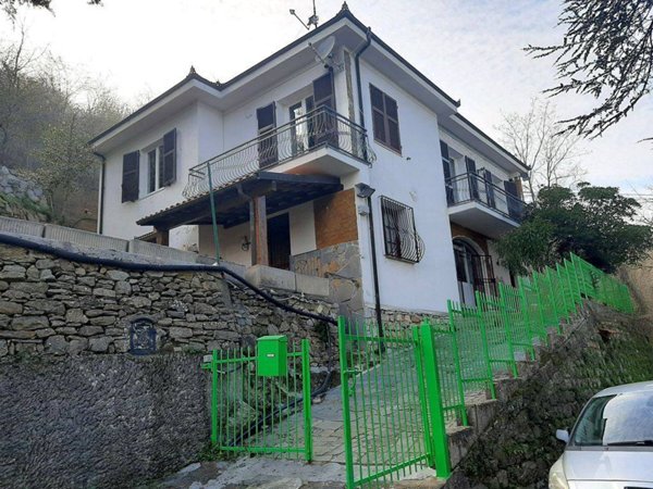 casa indipendente in vendita a Caravonica