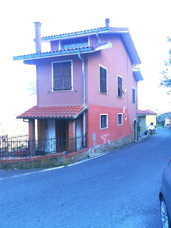 casa indipendente in vendita a Caravonica