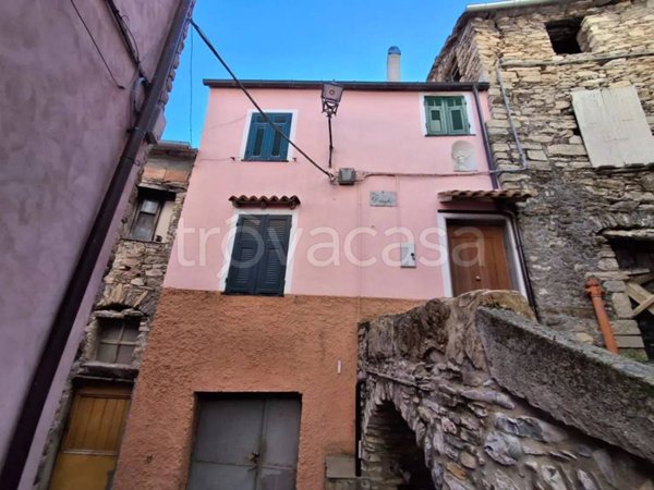 casa indipendente in vendita a Caravonica
