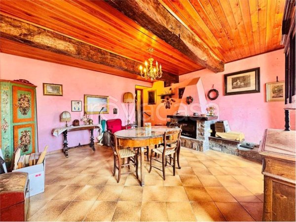 casa indipendente in vendita a Caravonica