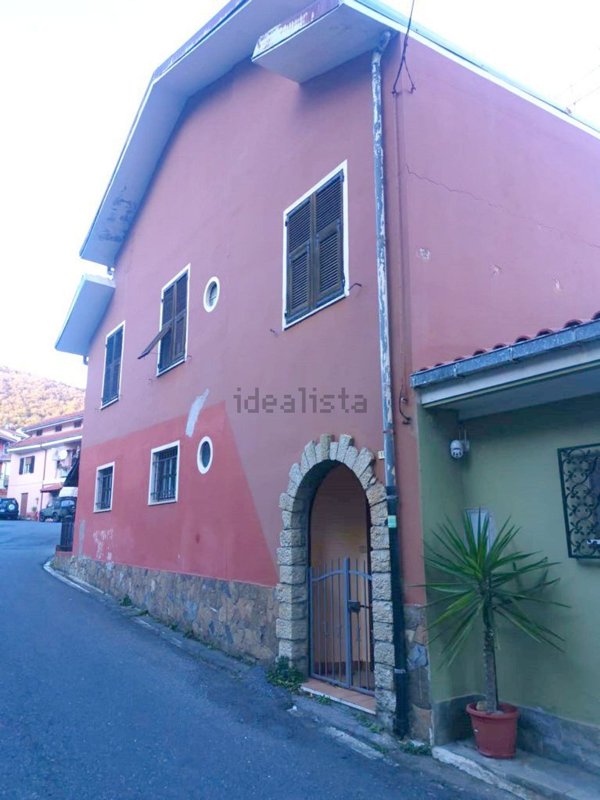 casa indipendente in vendita a Caravonica