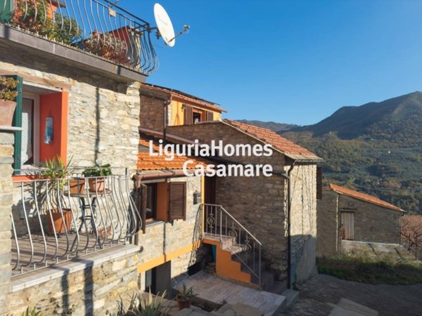 casa indipendente in vendita a Caravonica