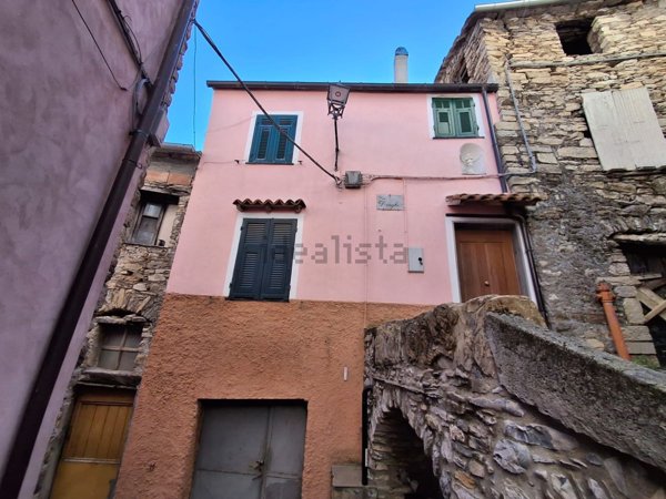 casa indipendente in vendita a Caravonica