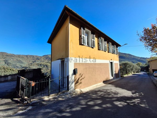 casa indipendente in vendita a Caravonica