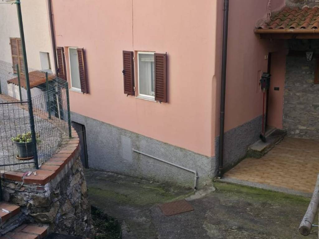 casa indipendente in vendita a Caravonica