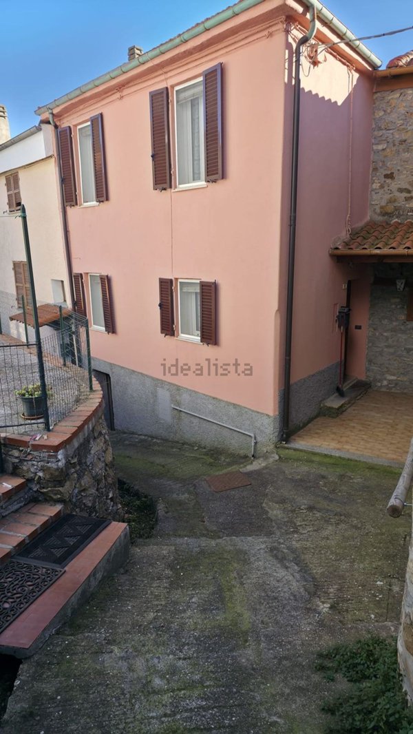 casa indipendente in vendita a Caravonica