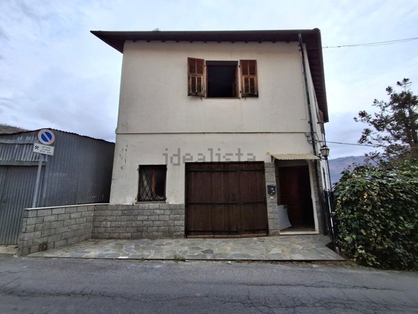 casa indipendente in vendita a Caravonica