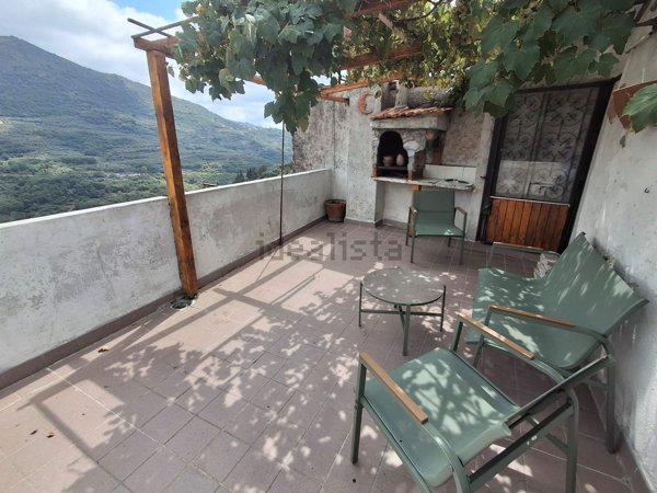 casa indipendente in vendita a Caravonica