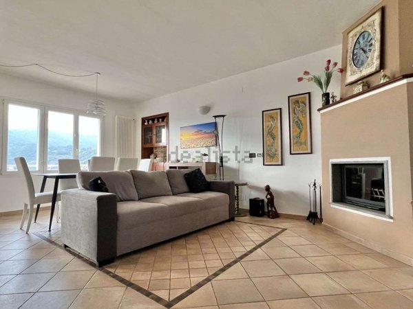 casa indipendente in vendita a Caravonica