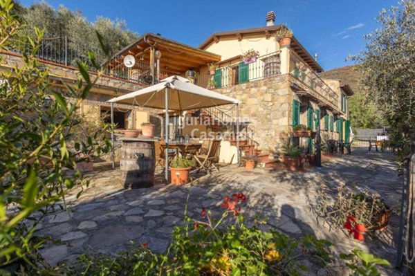 casa indipendente in vendita a Castellaro