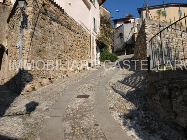 locale di sgombero in vendita a Castellaro