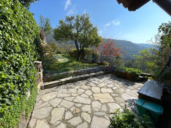 casa indipendente in vendita a Castellaro