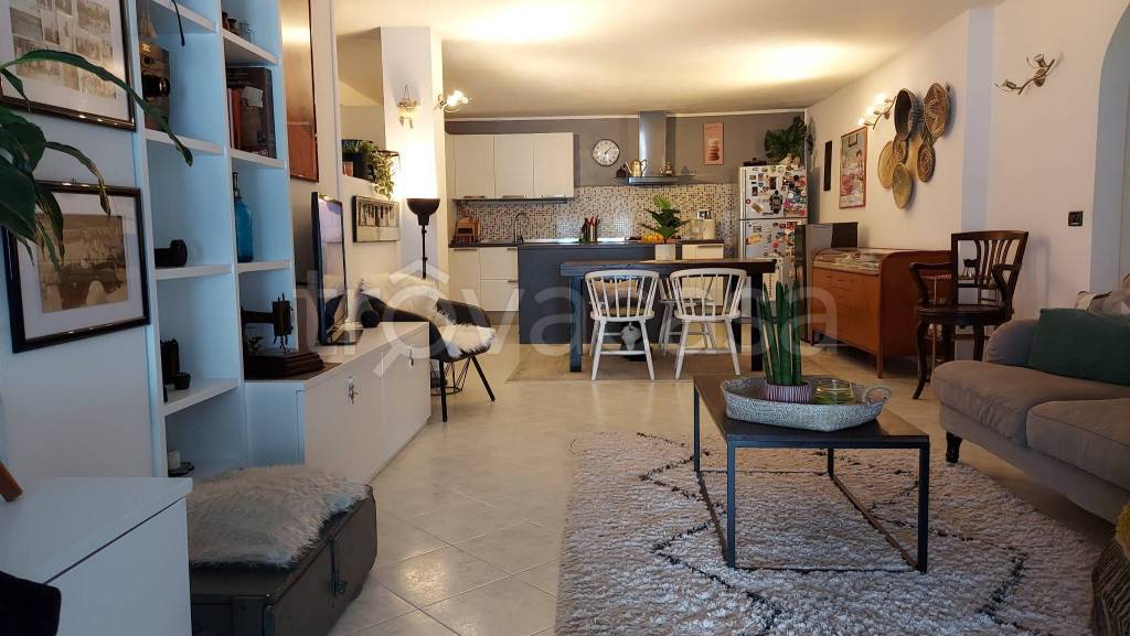 casa indipendente in vendita a Castellaro