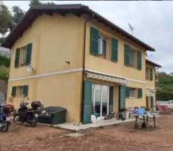 casa indipendente in vendita a Castellaro