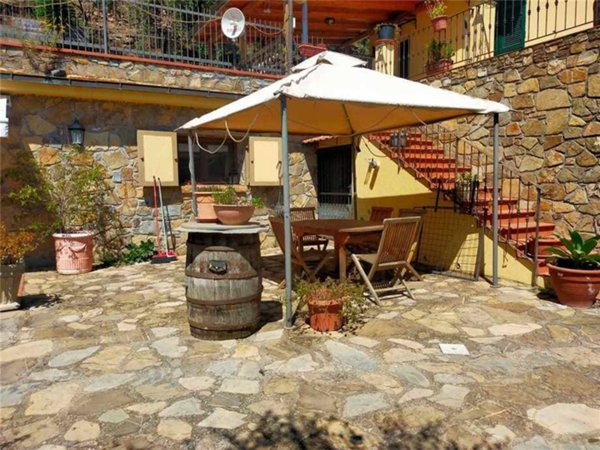 casa indipendente in vendita a Castellaro