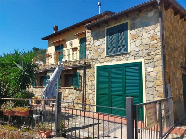 casa indipendente in vendita a Castellaro
