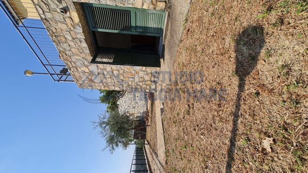 locale di sgombero in vendita a Castellaro