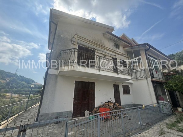 casa indipendente in vendita a Castellaro